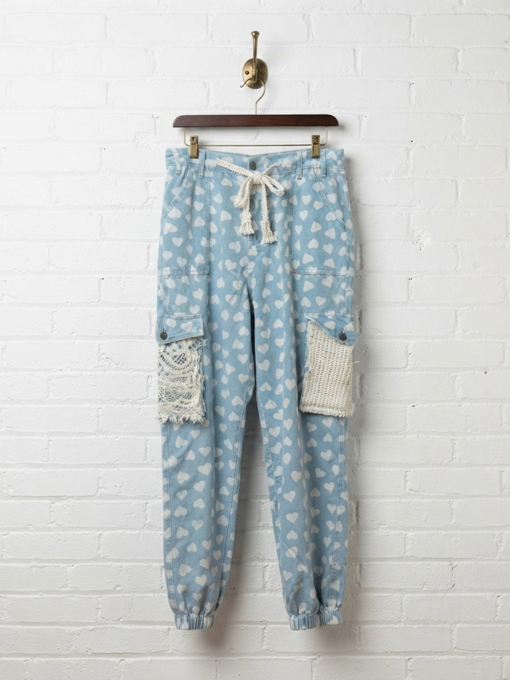 POL Heart Joy Denim Cargo Joggers in Light Blue NWT Size Large - Picture 6 of 8